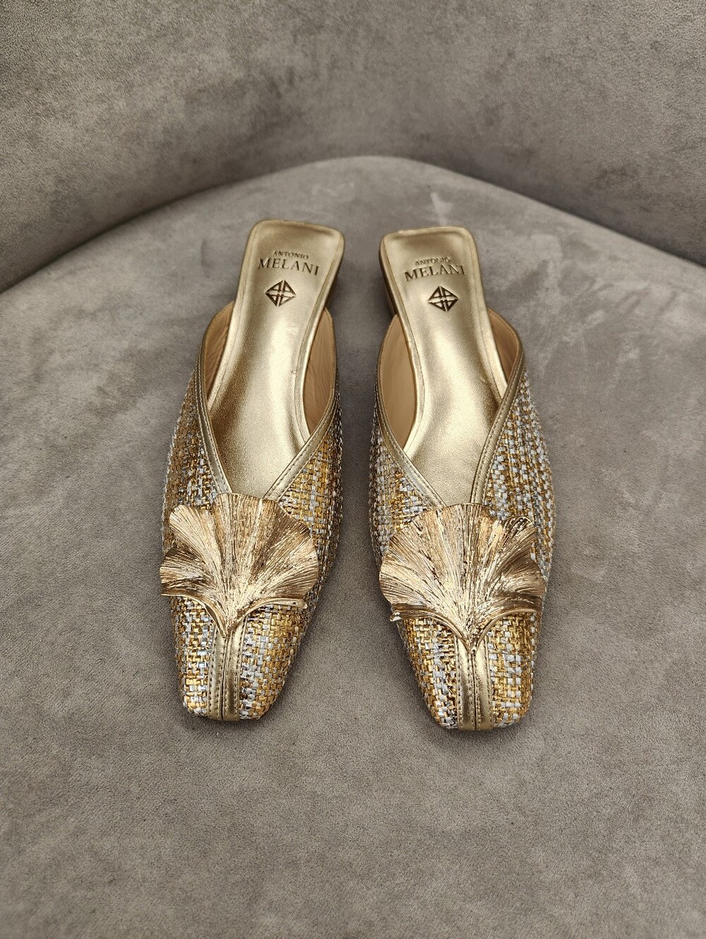 Antonio Melani Dress Mules 6.5 Gold Canvas Joy Golden Chunky Brooch Leaf New$140